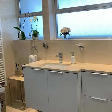 Sea View Luxury Apartment *
